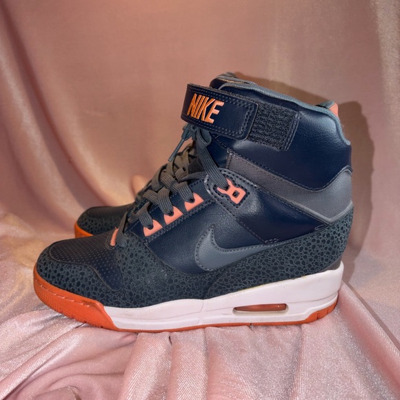 2013 Authentic Nike Air Max 1 Mid Sneakerboot – Women’s 8.5 (599410-400) - Picture 3 of 6